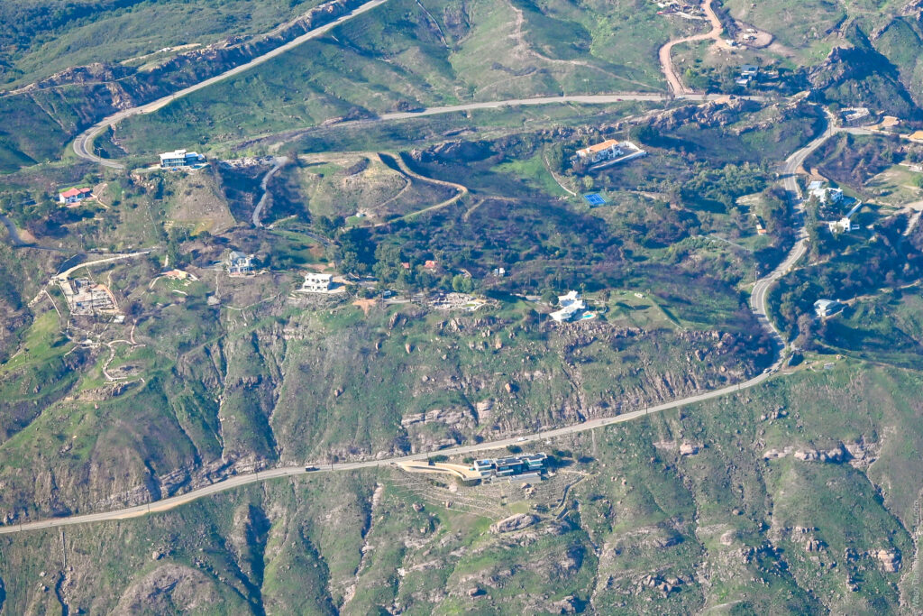 Сгоревший Пасифик Палисайдс, апрель 2025. Pacific Palisades devastated by fire, April 2025