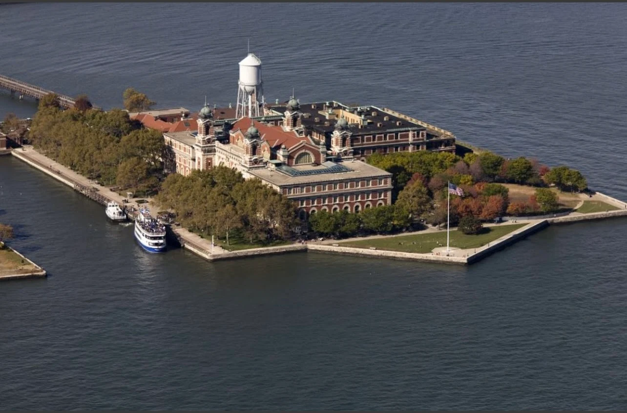 Ellis Island Hard Hat Tour – Тур в Каске по Эллис Айленд