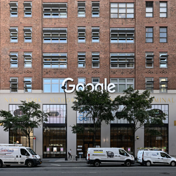 Здание Google: Port Authority Building (111 Eighth Avenue)