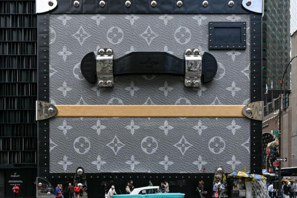 Флагманский магазин Louis Vuitton на Пятой авеню в Нью-Йорке