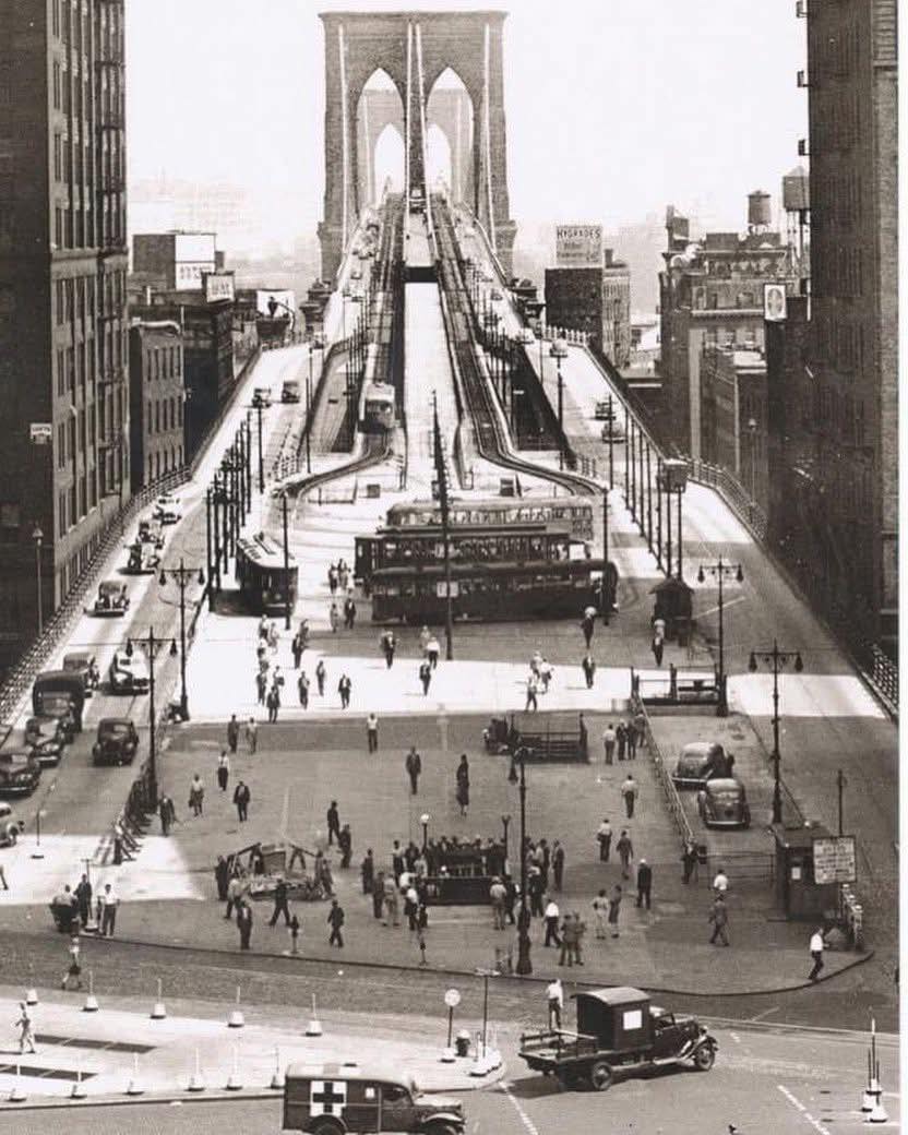 Бруклинский мост, снятый с манхэттенской стороны примерно в 1945 году