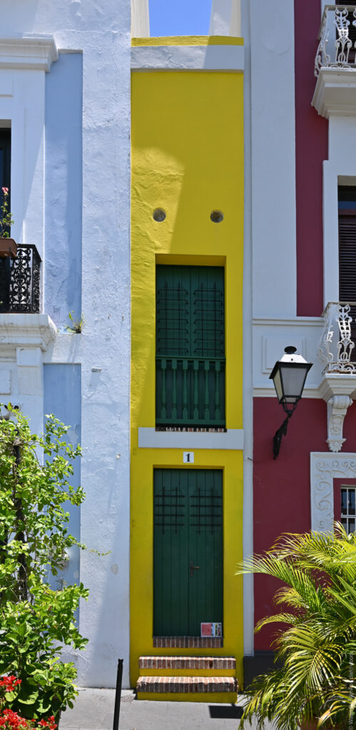 La Casa Estrecha