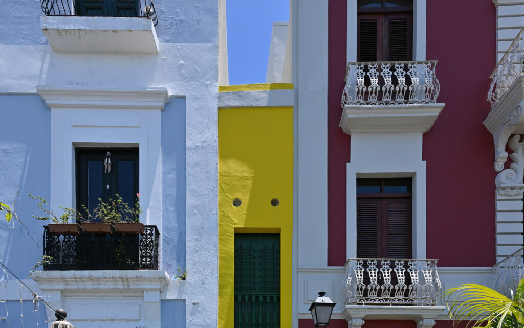La Casa Estrecha