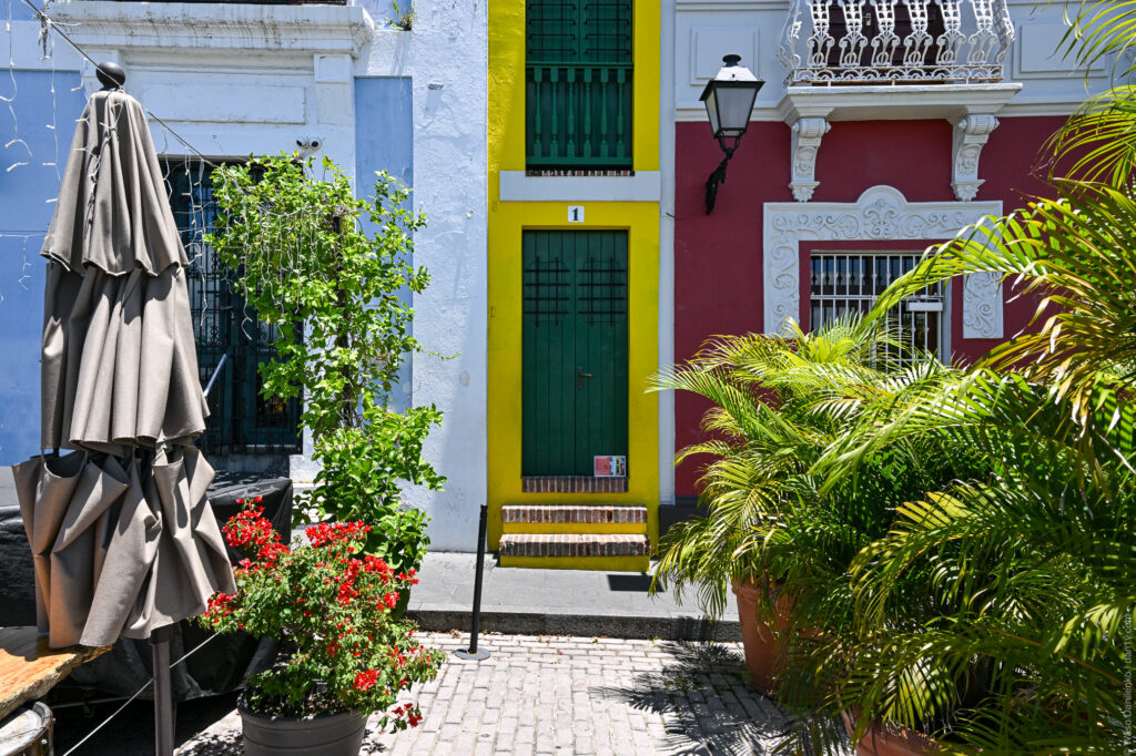 La Casa Estrecha