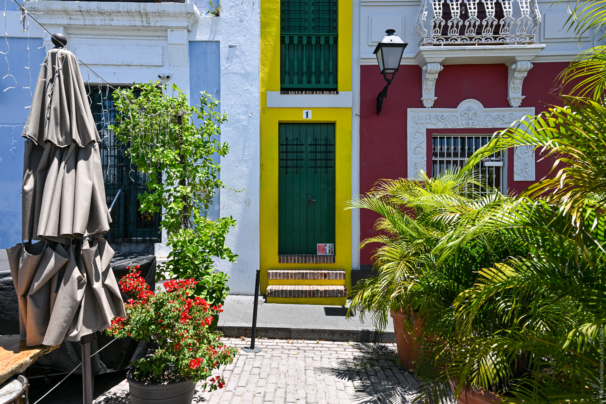 La Casa Estrecha