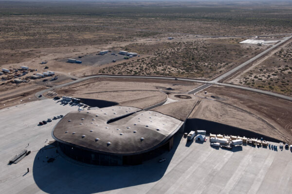 Космопорт Америка (Spaceport America) — первый в мире коммерческий космопорт для космического туризма Spaceport America, New Mexico (Nigel Young / Foster and Partners)