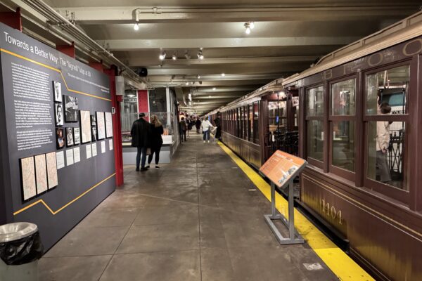 Транспортный музей Нью-Йорка (New York Transit Museum) Транспортный музей Нью-Йорка (New York Transit Museum)