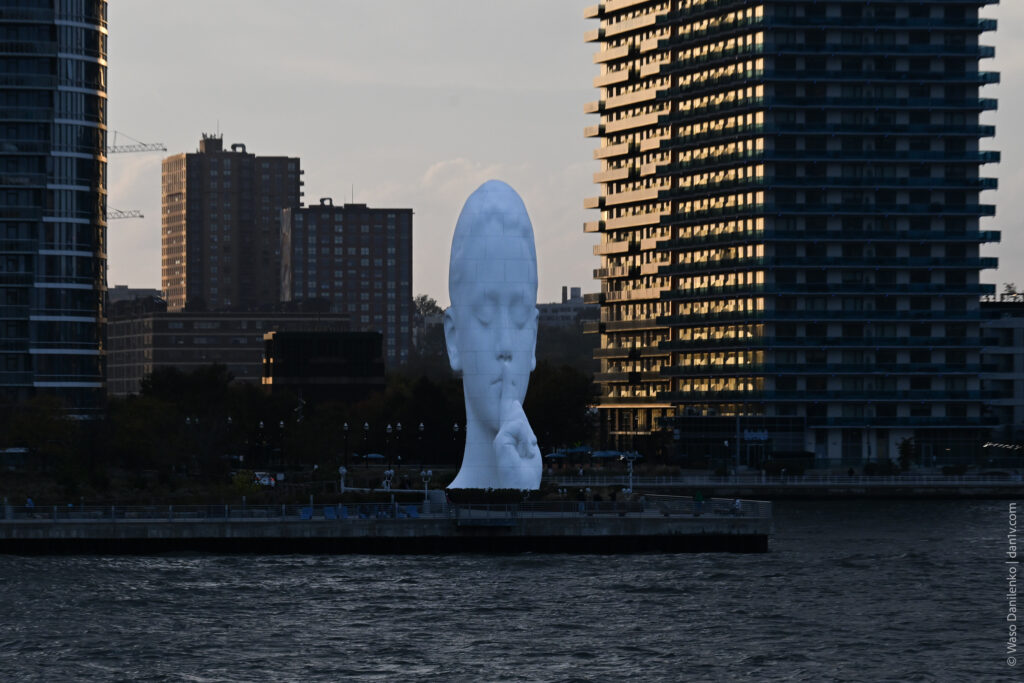 Душа воды работы Жауме Пленса в Нью-Йорке