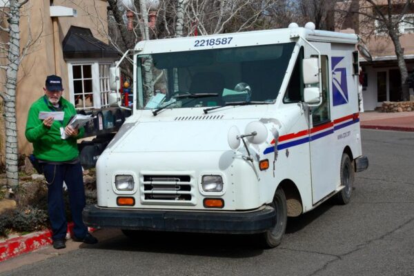 Необычный дизайн почтовой машины USPS