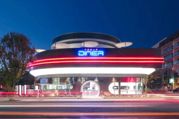 Тесла Дайнер (Tesla Diner) в Лос-Анджелесе