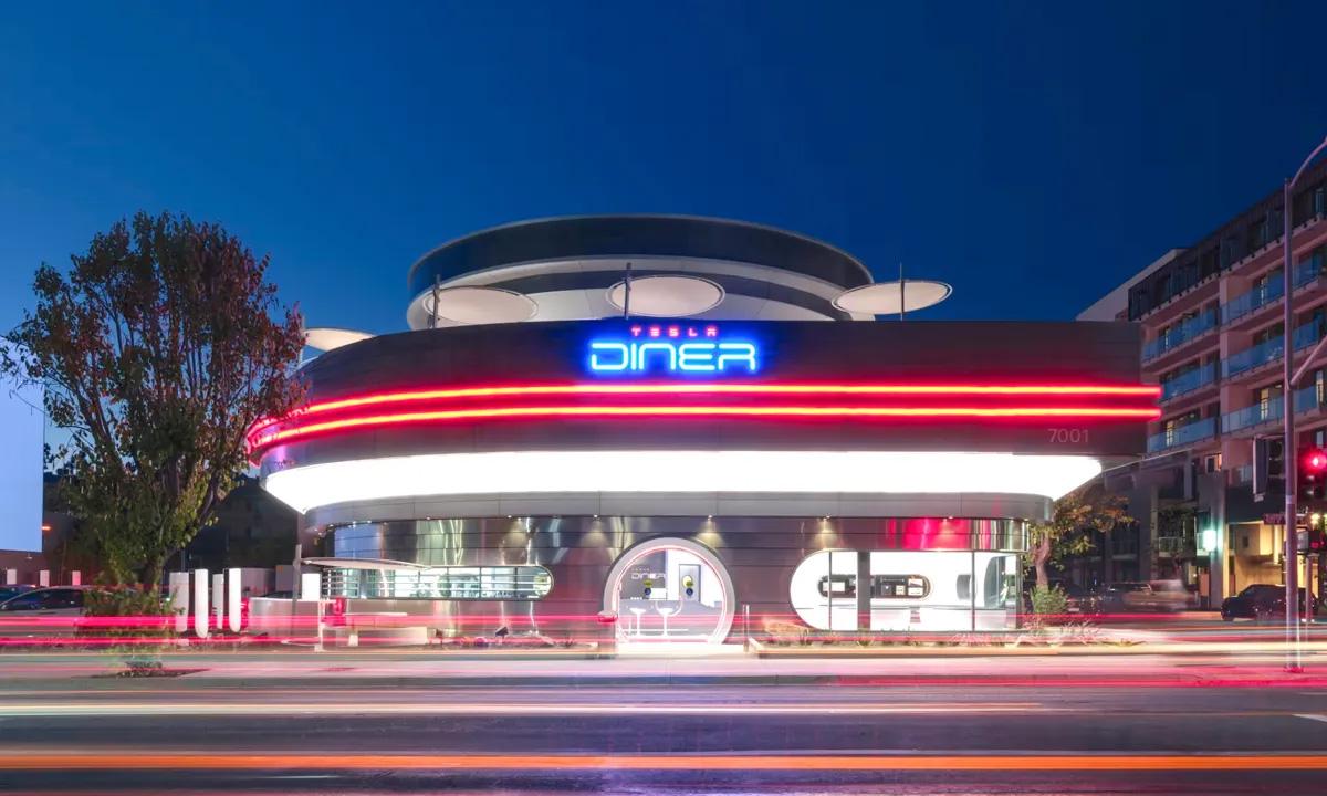 Тесла Дайнер (Tesla Diner) в Лос-Анджелесе