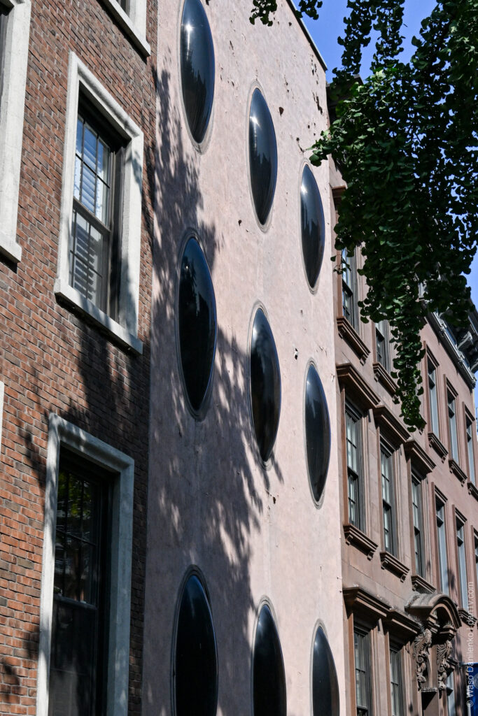 «Дом-пузырь» (Bubble House), 251 East 71st