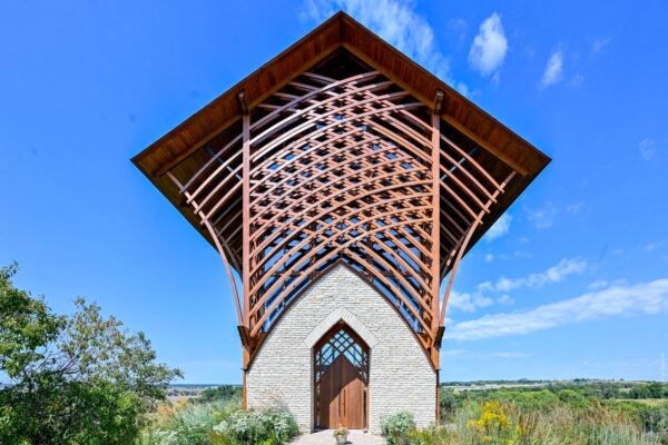 Церковь Holy Family Shrine в Небраске Церковь Holy Family Shrine в Небраске