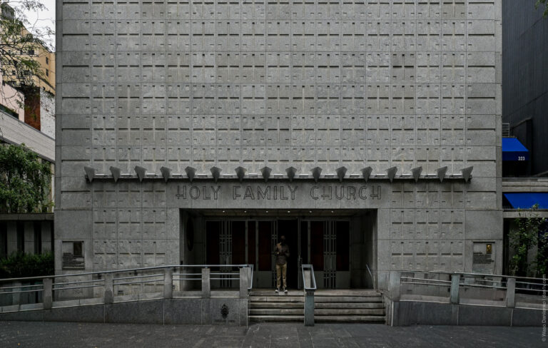 Церковь Святого Семейства (Holy Family Church) в Нью-Йорке