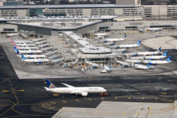 Лучшие авиакомпании и аэропорты по версии Forbes Travel Guide Лучшие авиакомпании и аэропорты по версии Forbes Travel Guide