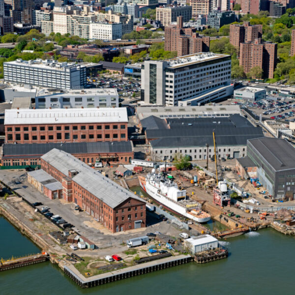 Бруклинская судостроительная верфь (Brooklyn Navy Yard)