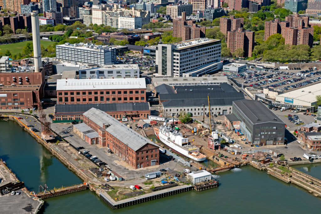 Бруклинская судостроительная верфь (Brooklyn Navy Yard)