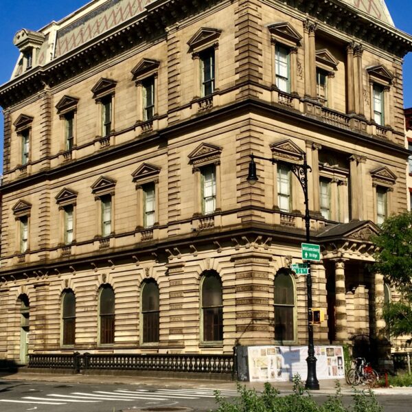 Вильямсбургский центр искусства и истории | Williamsburg Art & Historical Center