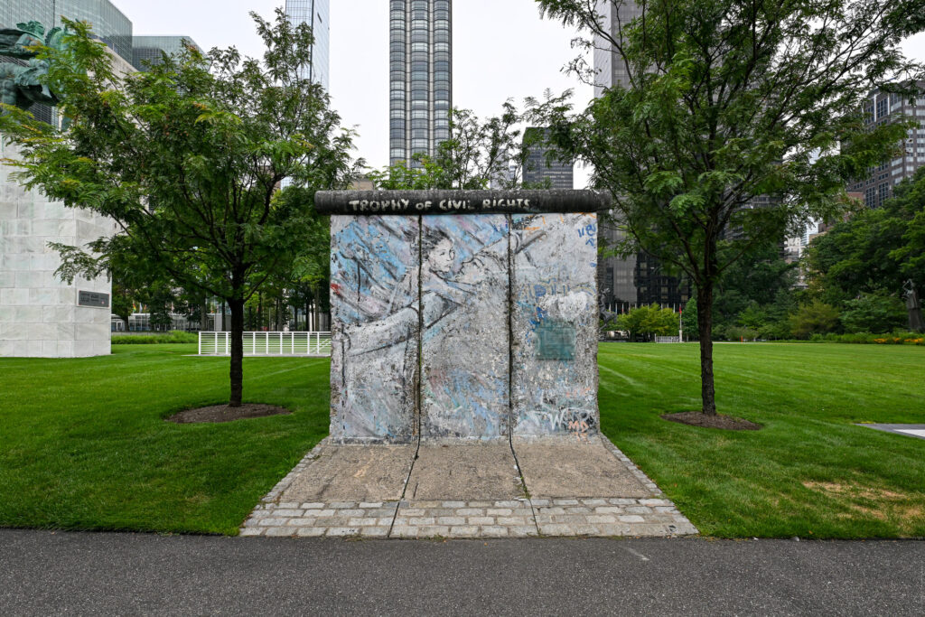 Берлинская стена в Нью-Йорке