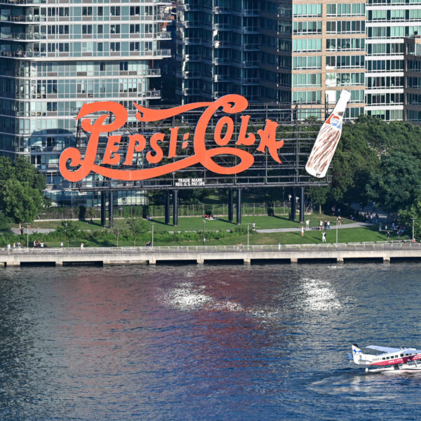 Pepsi-Cola Sign — главная неоновая вывеска Нью-Йорка