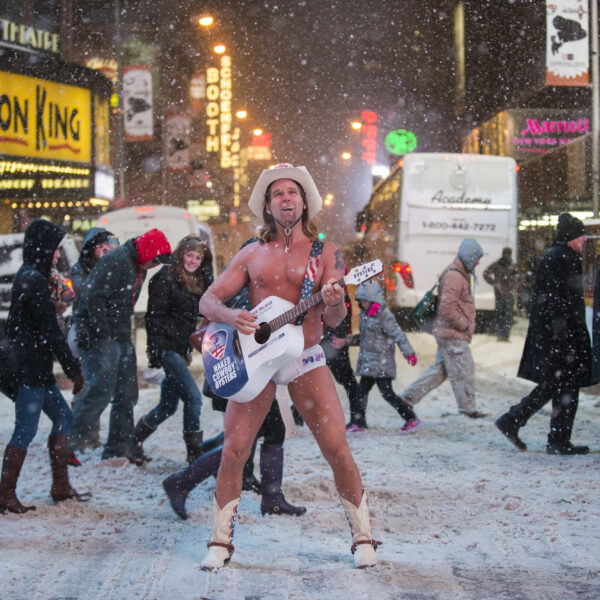 Голый ковбой (Naked Cowboy) на Таймс-сквер