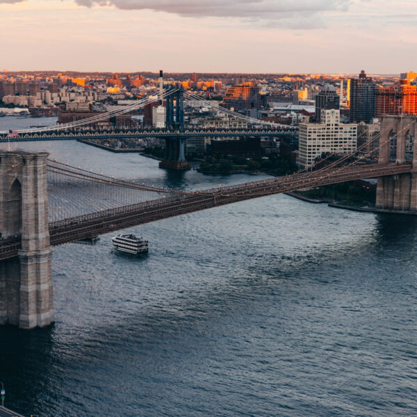 Бруклинский мост (Brooklyn Bridge) в Нью-Йорке
