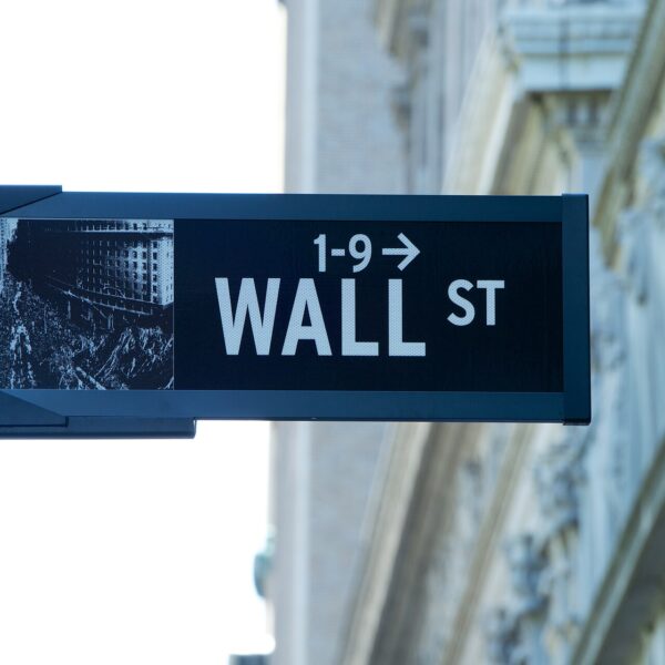 Уолл-стрит в Нью-Йорке — главная финансовая улица мира