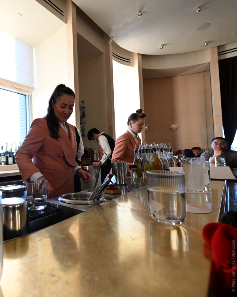 Бар Overstory с видом на Нью-Йорк