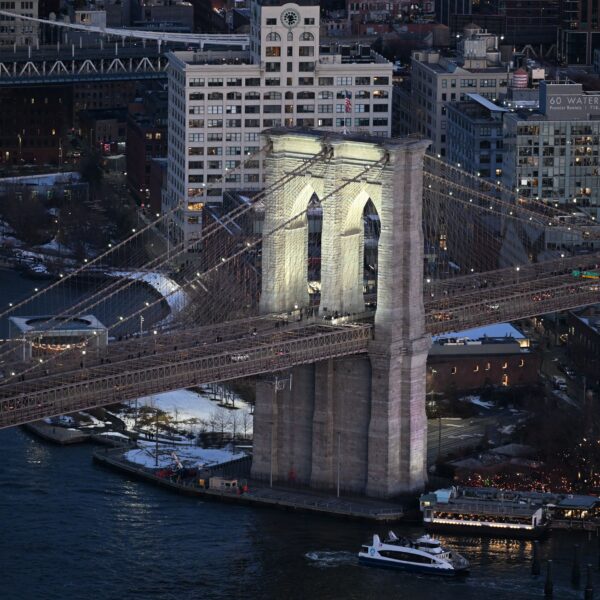 Бруклинский мост (Brooklyn Bridge) в Нью-Йорке