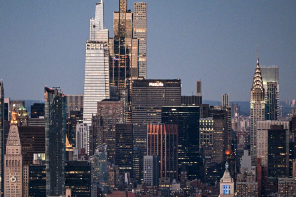 Бар Overstory с видом на Нью-Йорк