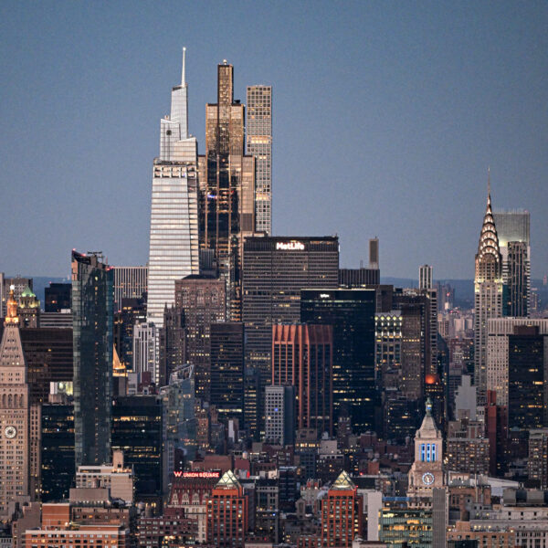 Бар Overstory с видом на Нью-Йорк