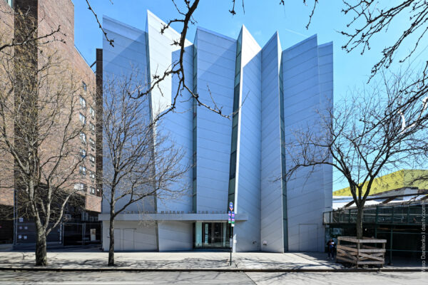 Бронксский музей искусств (The Bronx Museum of the Arts) в Нью-Йорке