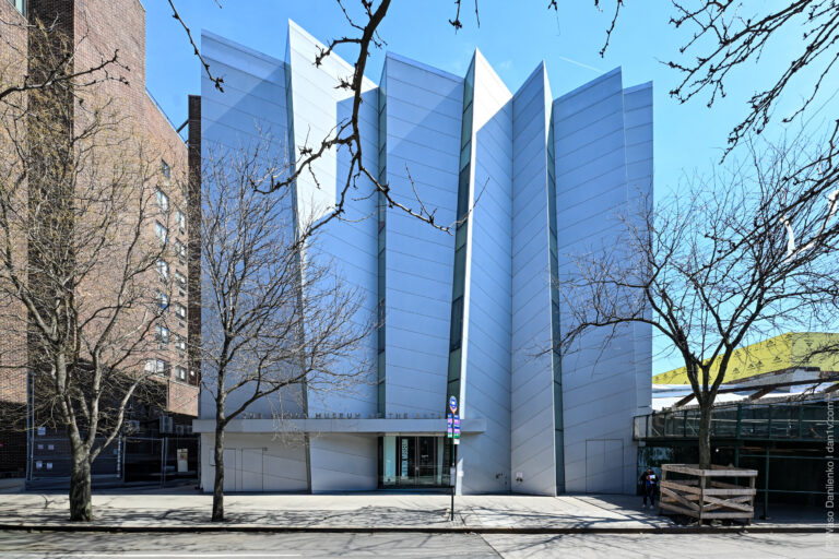 Музей искусств Бронкса (The Bronx Museum of the Arts) в Нью-Йорке
