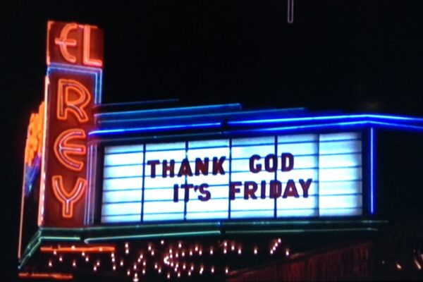 Фраза «TGIF» или «Thank God It's Friday!» — «Слава Богу, Пятница!»