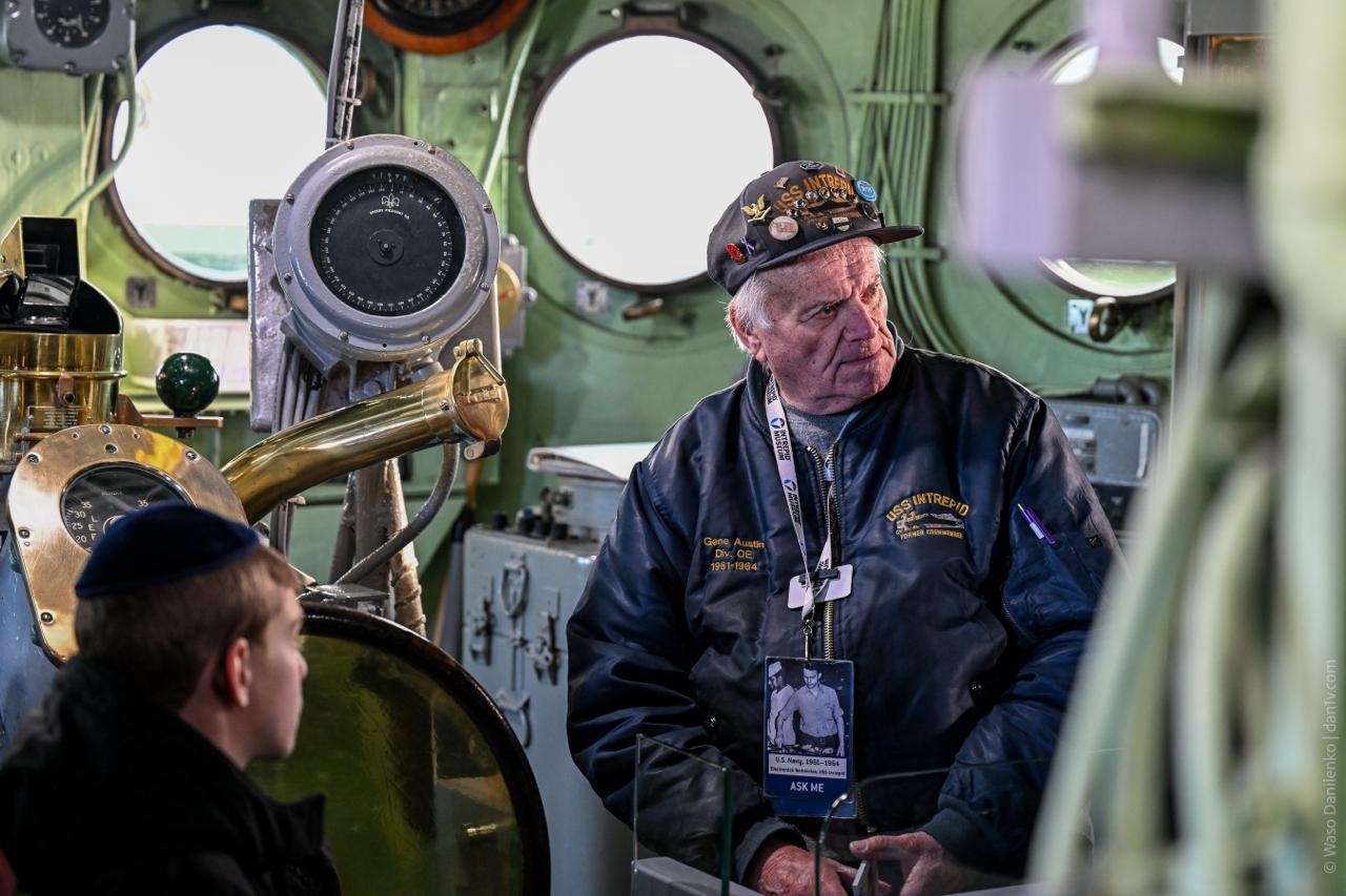 Джин Остин в Intrepid Museum