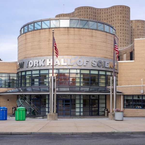 Нью-Йоркский зал науки (New York Hall of Science)