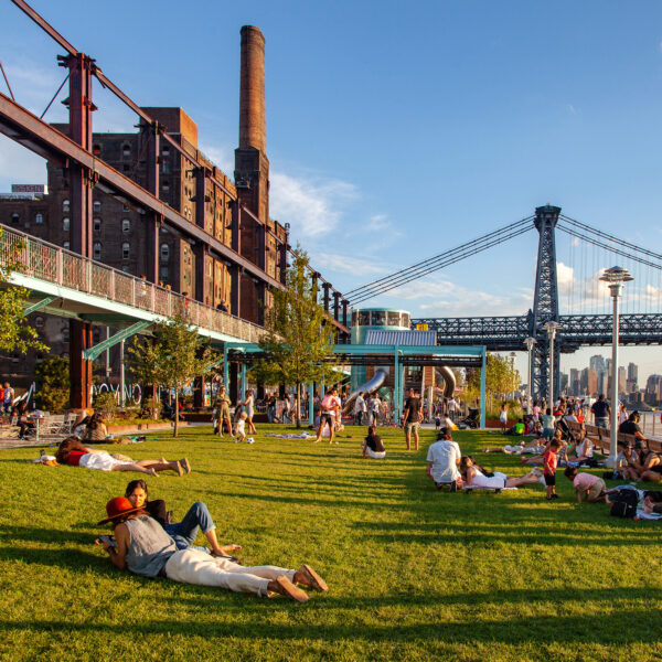 Парк Домино (Domino Park) в Нью-Йорке