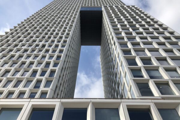 Здания в форме буквы «П» на набережной Вильямсбурга