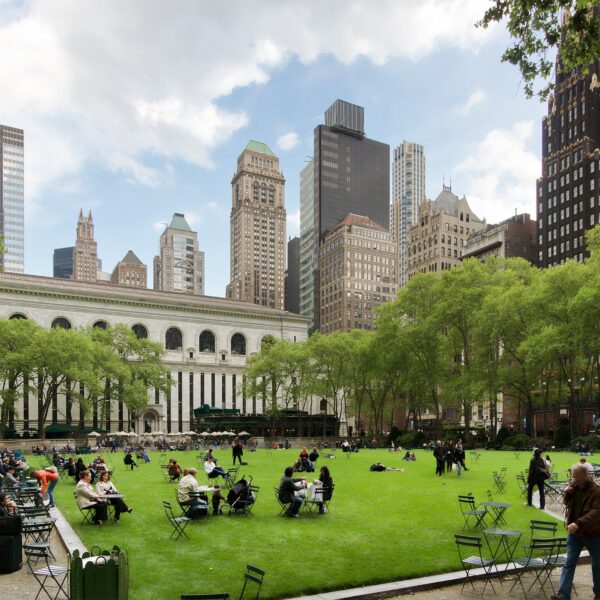 Брайант-парк (Bryant Park) в Нью-Йорке